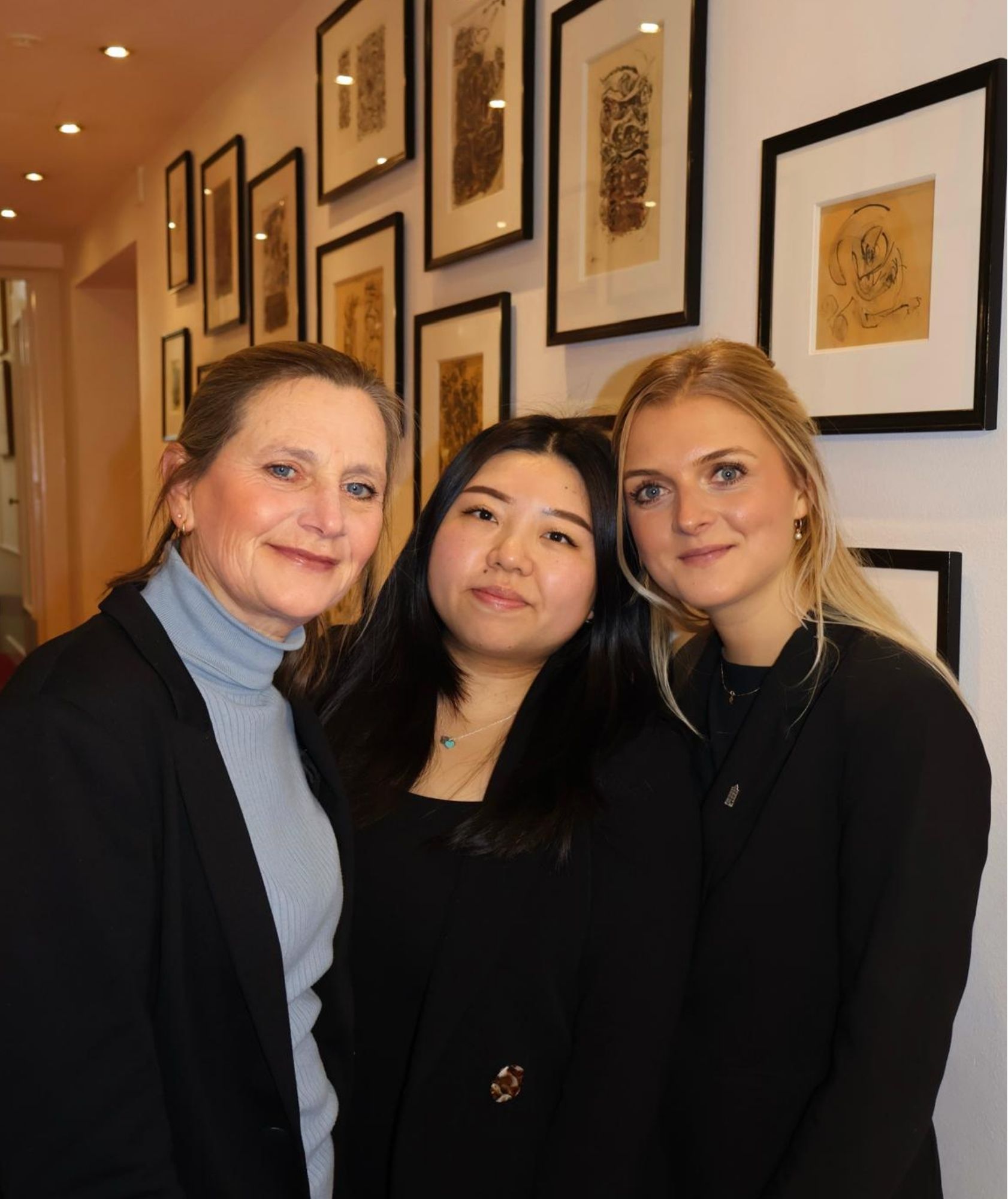 Emmy, megan en coosje ondersteunen kandidaten bij het vinden van een passende baan binnen de ambassade group in amsterdam