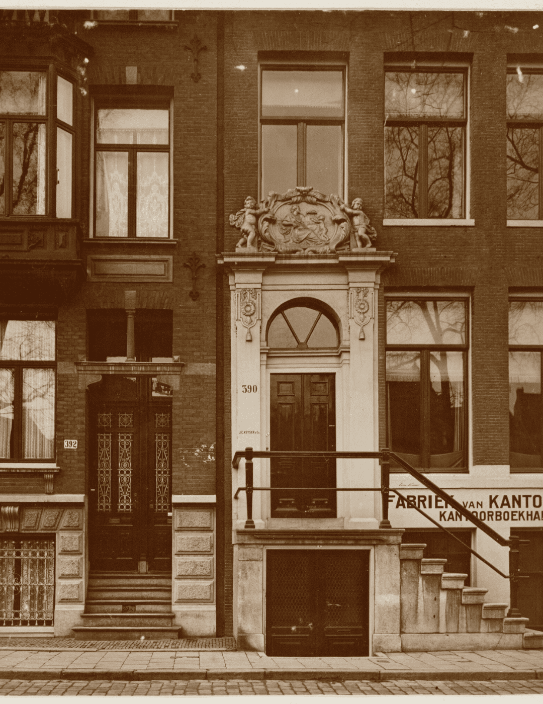 Photo vintage du bâtiment au Singel 390 le long du canal à Amsterdam.
