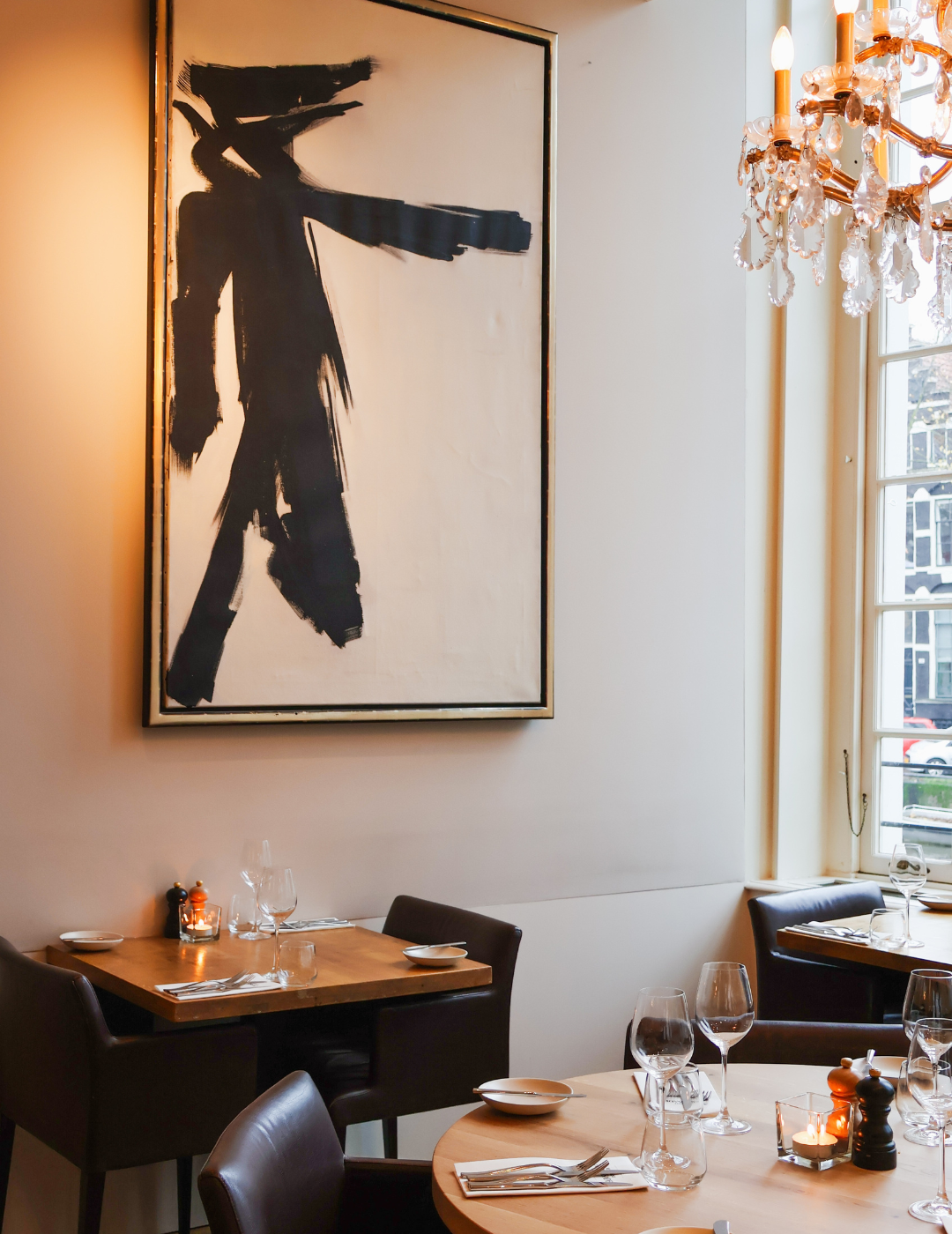 Œuvre d’art Gabriel de Theo Wolvecamp exposée à la Brasserie Ambassade, Amsterdam.