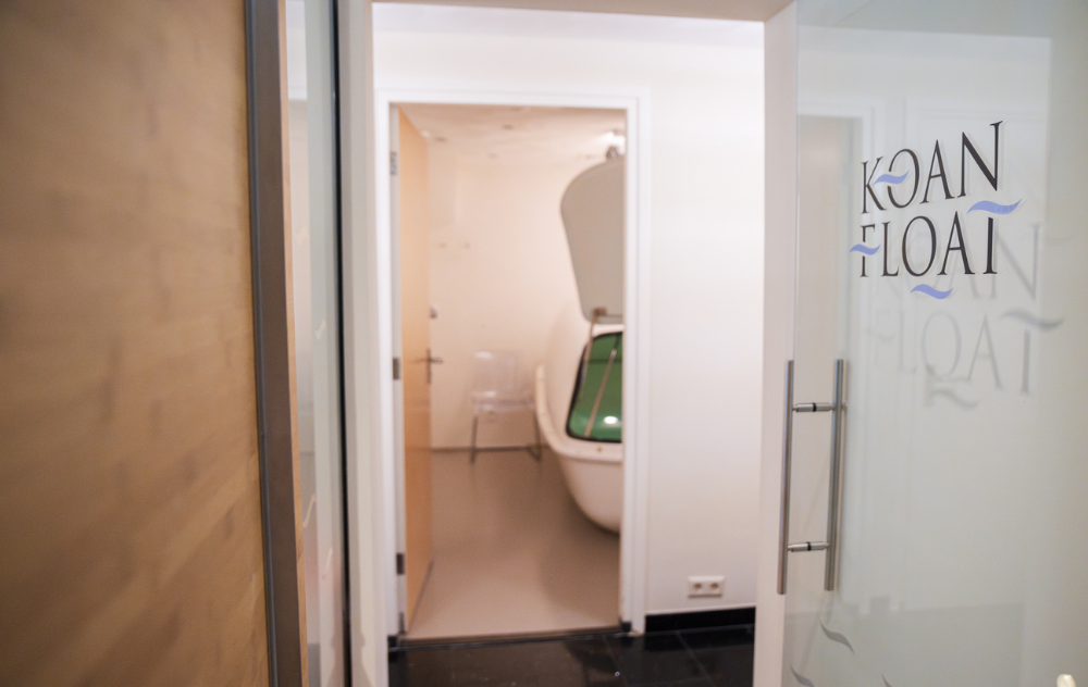 Centre de bien-être Koan Float à l’hôtel Ambassade à Amsterdam, promouvant une oasis de calme et de détente.