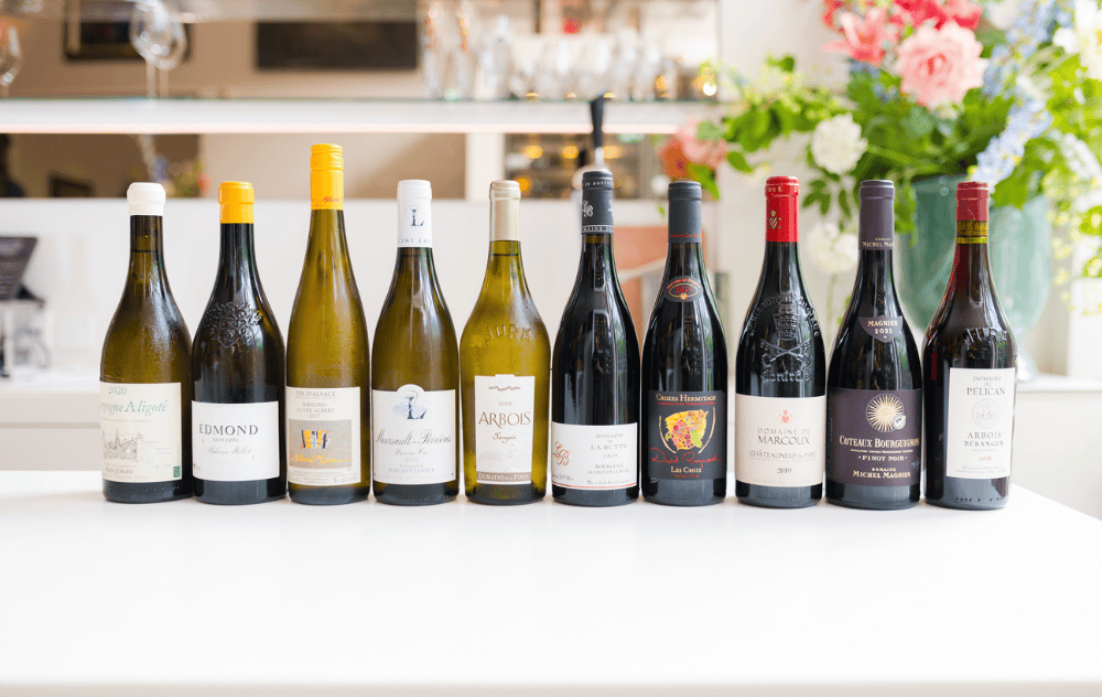 Une sélection raffinée de vins blancs et rouges présentée à la Brasserie Ambassade de l’Hôtel Ambassade à Amsterdam.