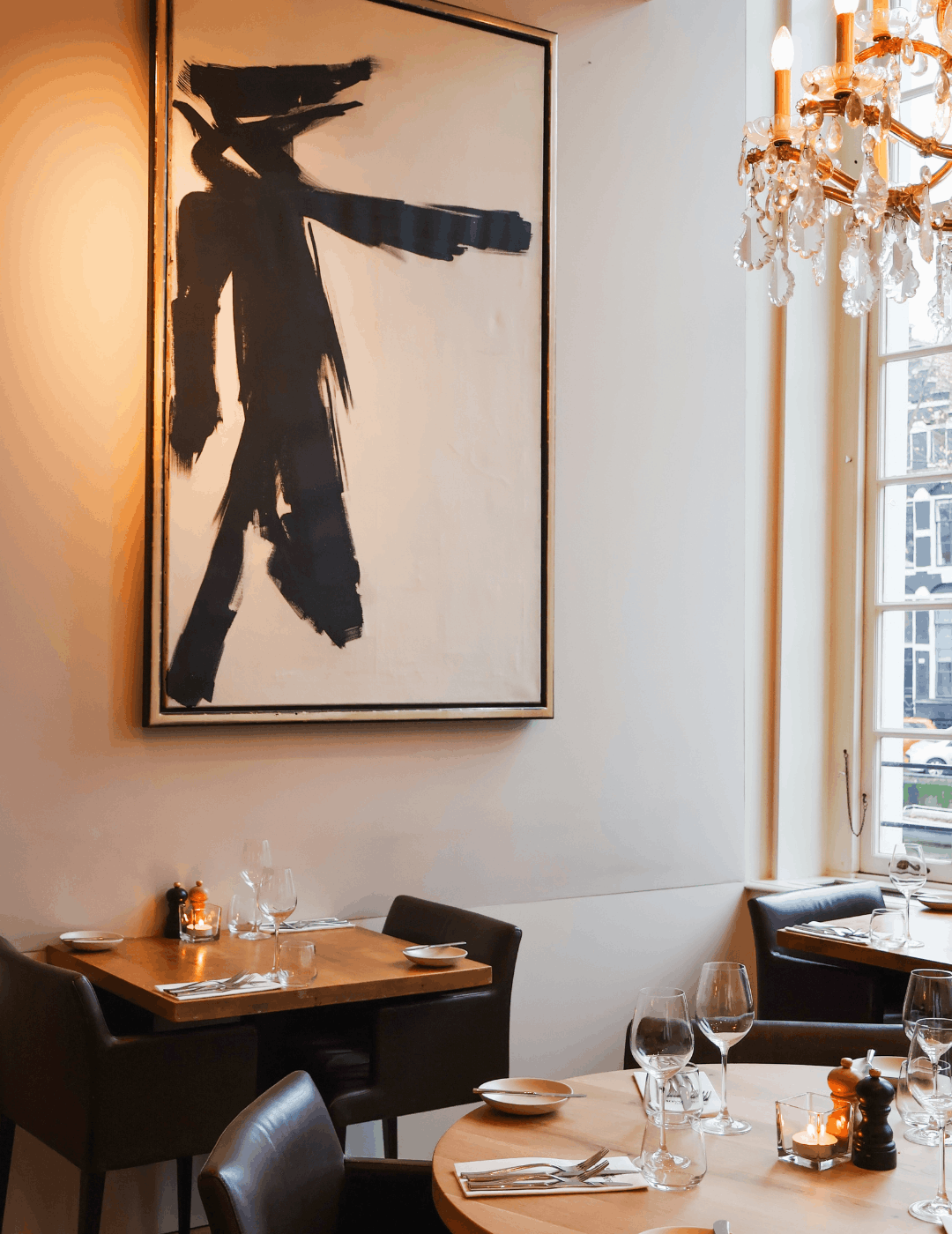 Kunstwerk Gabriel von Theo Wolvecamp ausgestellt in der Brasserie Ambassade, Amsterdam.